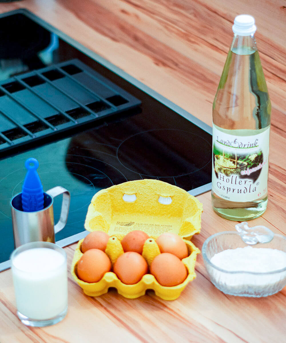 Zutaten für Holler-Gsprudla-Palatschinken